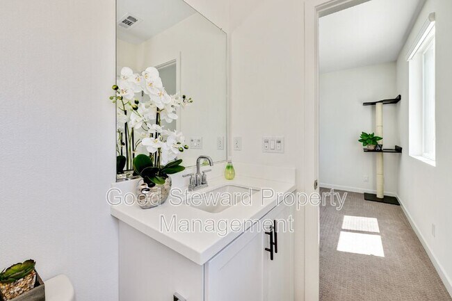 Building Photo - 9608 Nova Pl