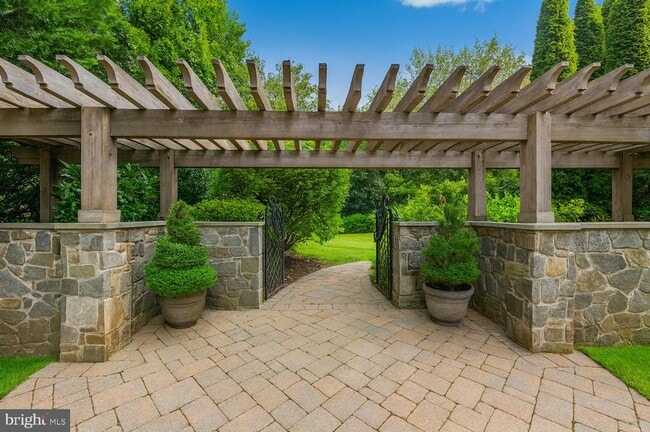 Building Photo - 8305 Fox Haven Dr