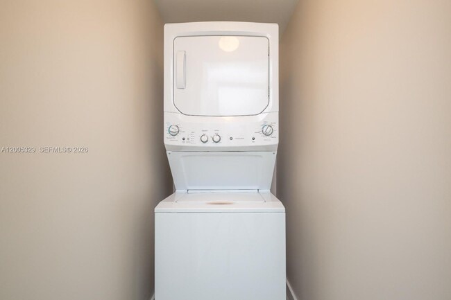 Building Photo - 3131 NE 7th Ave