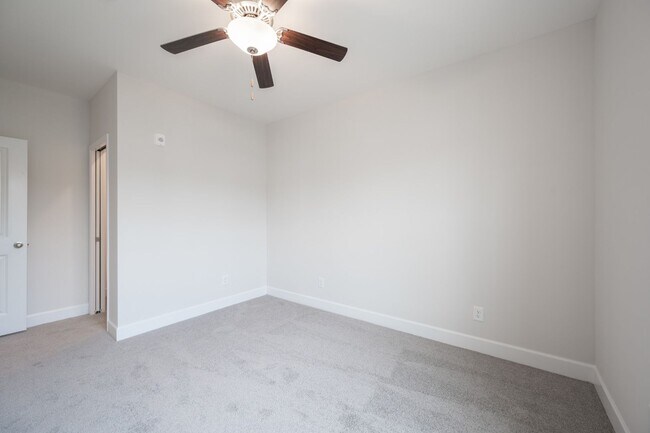 Building Photo - 2022-BUILT BURKITT COMMONS CONDO WALKABLE ...