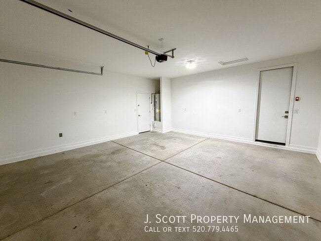 Building Photo - 18266 W Paraiso Dr