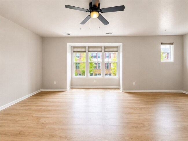 Building Photo - 1502 Pointe View Dr