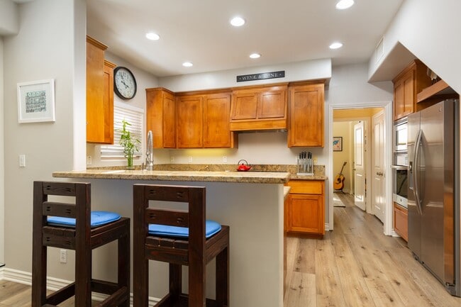 Building Photo - Luxury 2 Bedroom 2 Bath Townhouse w/ gourmet Kitchen in Mission Hills