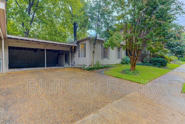 Building Photo - 654 Anderson St