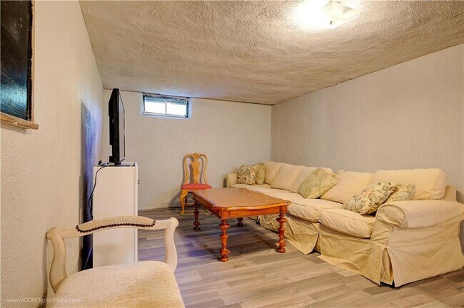 Building Photo - 18 Sylvan Ter