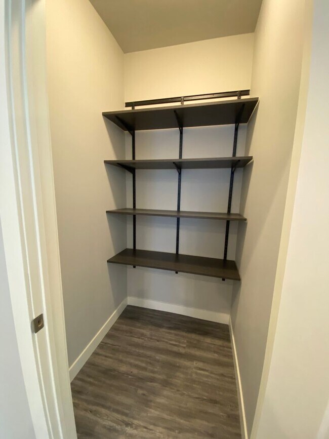 Building Photo - Updated 3 bed, 2 bath Horace Home!!