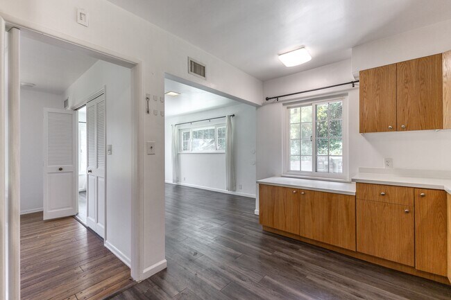 Building Photo - 1290 Clubhouse Dr