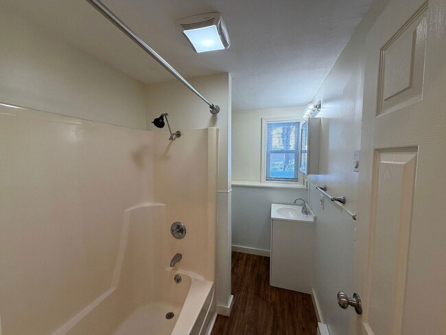 Building Photo - 12 Renarl Ave