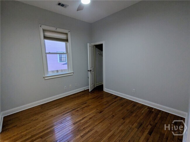 Building Photo - 305 E Duffy St