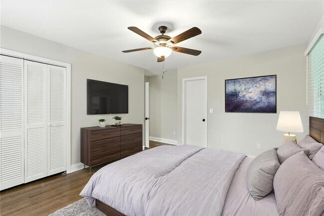 Building Photo - 893 Woodmere Dr NW