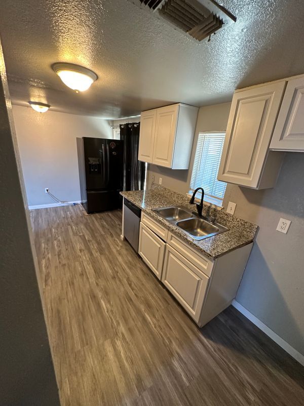 Building Photo - 672 Las Palmas Ave