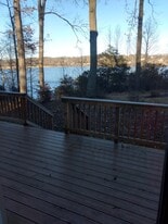 Building Photo - 3221 Riverview Dr