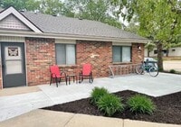 Building Photo - 1111 E Iowa Ave