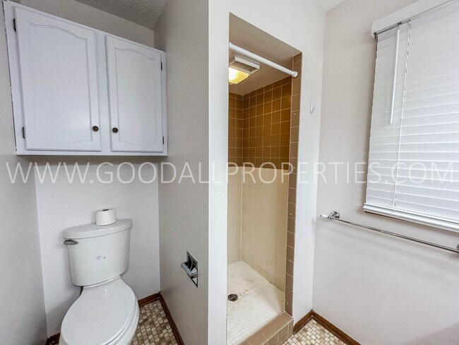 Building Photo - 3 Bedroom, 3 bath Home in West Des Moines!!