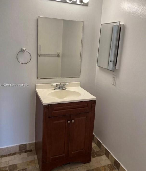 Building Photo - 530 S Park Rd