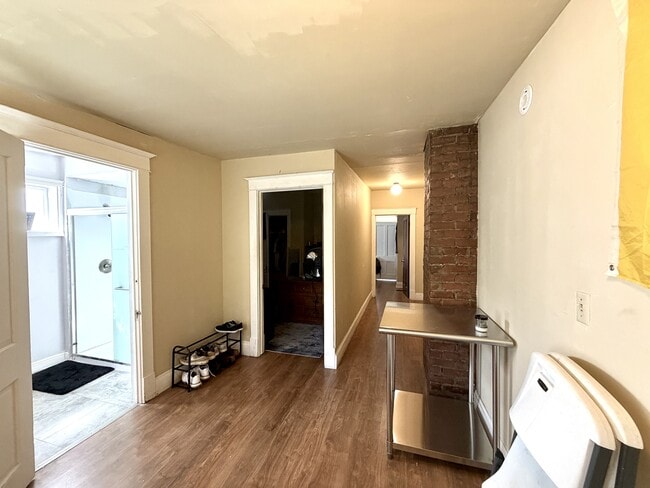 Building Photo - 2242 Victor St