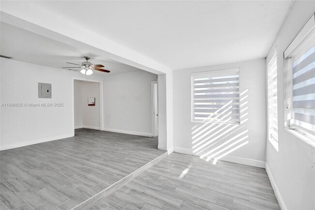 Building Photo - 119 SW 22nd Ave