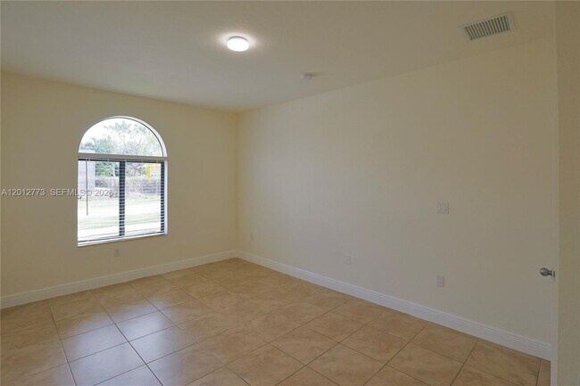 Building Photo - 17120 SW 92nd Ct