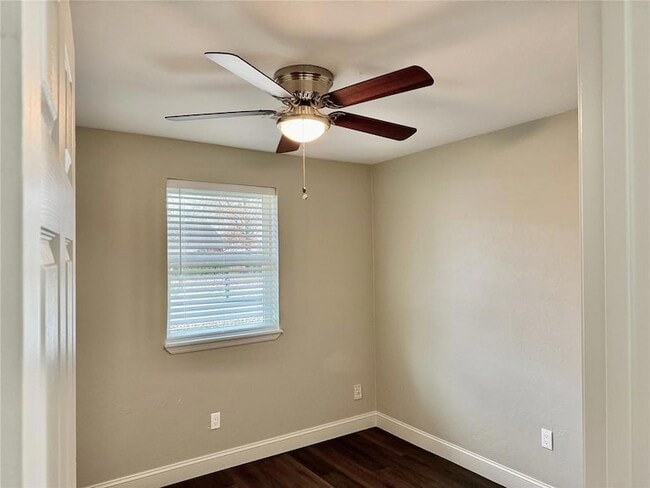 Building Photo - 509 Meadow Lake Dr