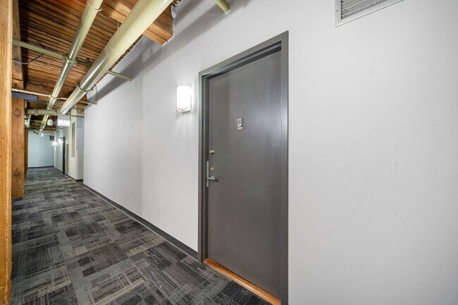 Building Photo - 225 W Huron St