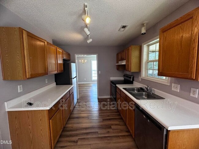 Building Photo - 3 S Indian Creek Pl