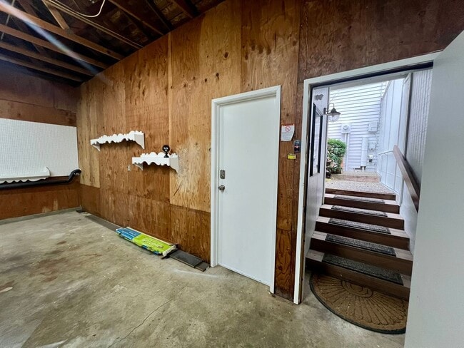 Building Photo - Westside Condo w/ Pool & Garage (Water Included)