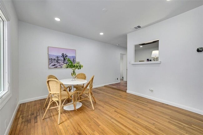 Building Photo - 406 W 55th St