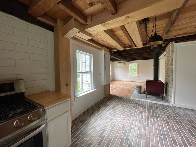 Building Photo - Buxton