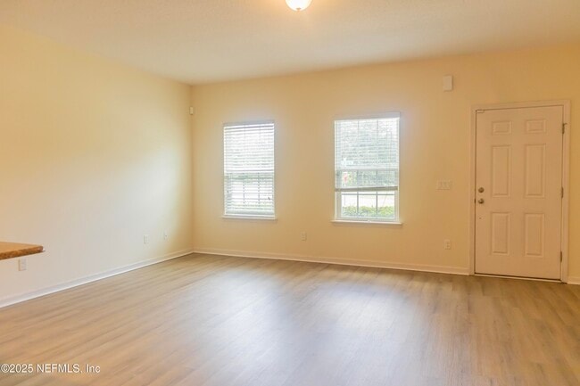 Building Photo - 403 Oasis Ln