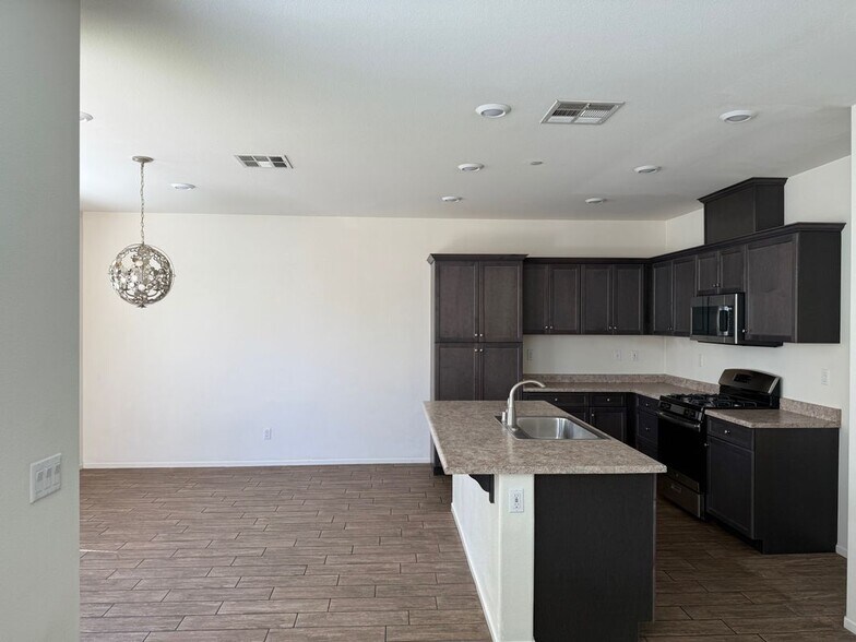 Building Photo - 30421 Village Terrace Dr