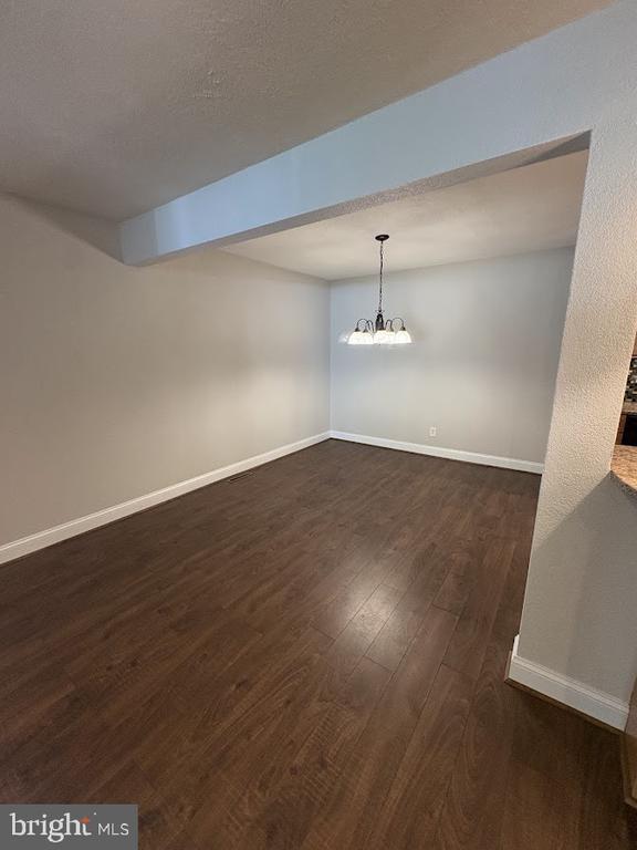 Building Photo - 1107 Raintree Ln