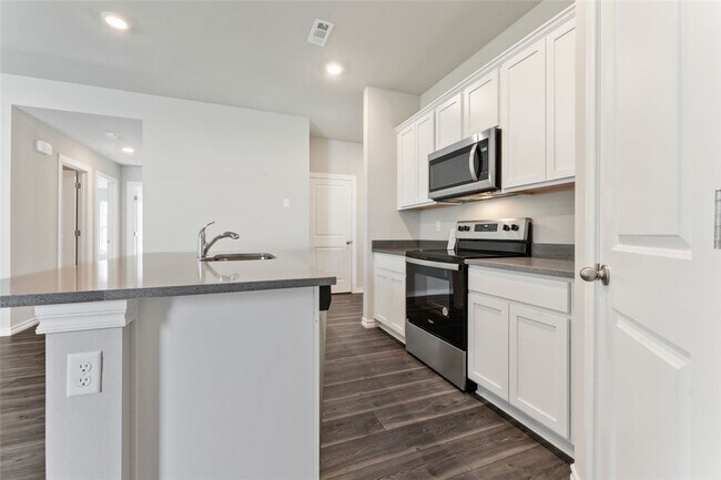 Building Photo - 602 W Cattleman Ct
