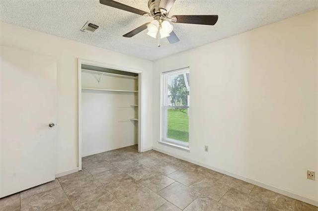 Building Photo - 904 Rusk Dr