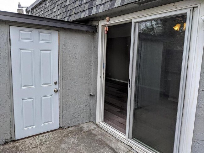 Building Photo - 2 bedroom in Fremont CA 94555