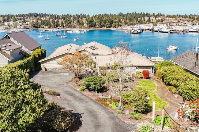 Building Photo - Bainbridge Island Waterfront Home with Incredible Views