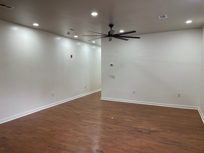 Building Photo - 711 Chew St