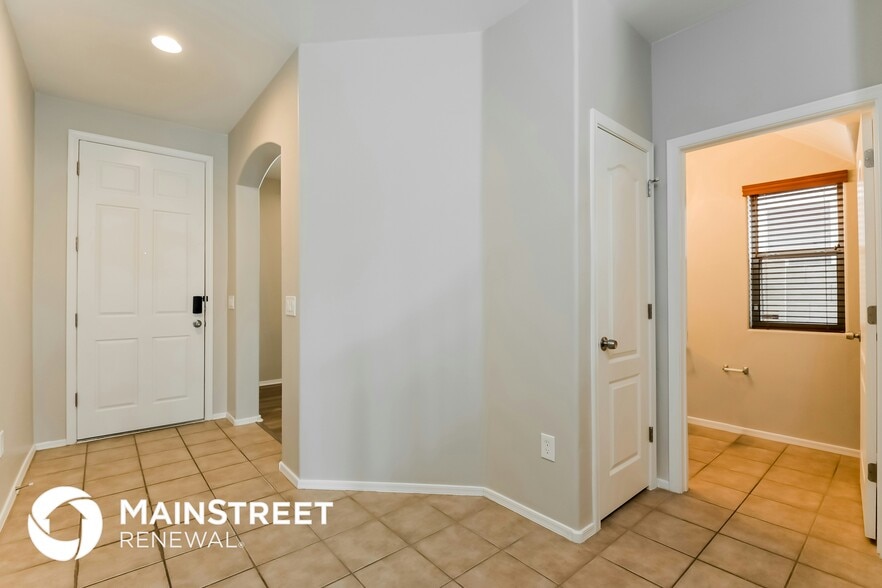 Building Photo - 12534 E Red Canyon Pl