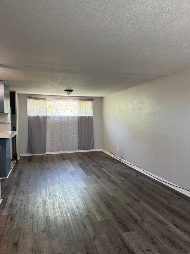 Building Photo - Updated 2-Bed, 2-Bath Duplex