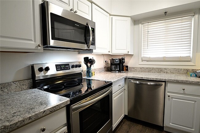 Building Photo - 5101 Hollow Wood Ct