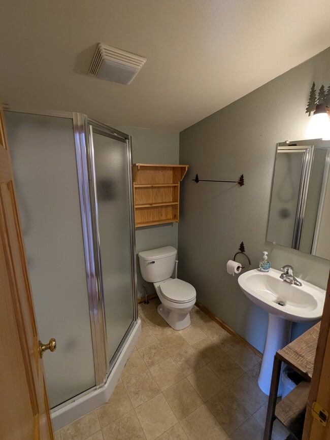 Building Photo - 725 Skatepark Court