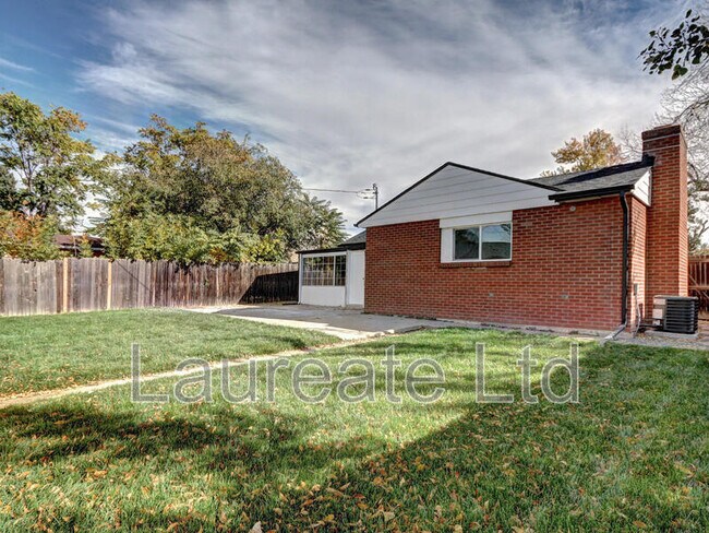 Building Photo - 3033 Leyden St