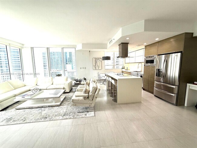 Building Photo - 801 Brickell Key Blvd
