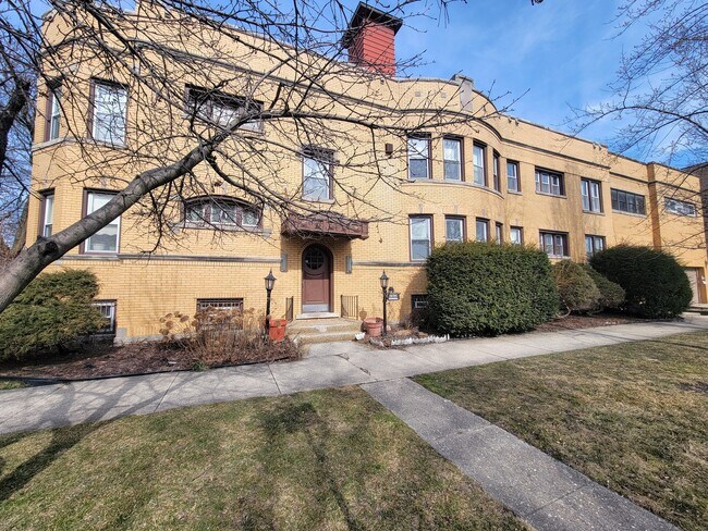 Primary Photo - 6701 N Campbell Ave
