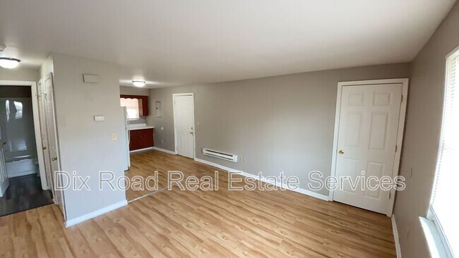 Building Photo - 1708 W Riverview Ave