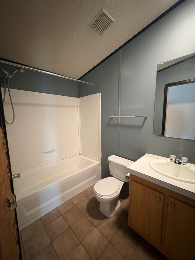 Building Photo - 2703 Olivine St