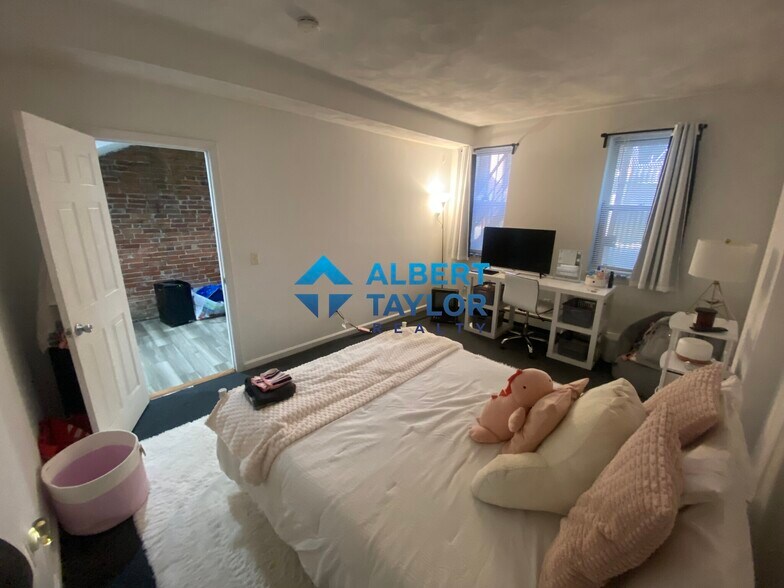 Building Photo - 14 Wigglesworth St