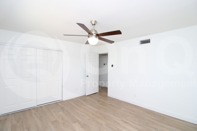 Building Photo - 10312 E Cactus Rd