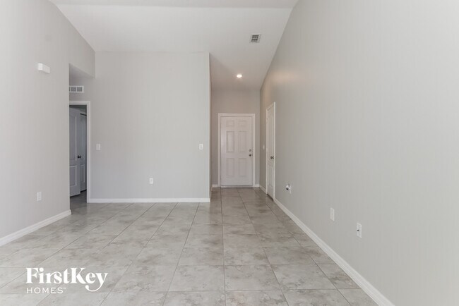 Building Photo - 1810 SW Effland Ave