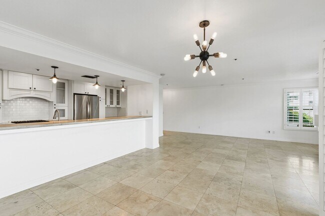 Building Photo - Ocean and Newport Harbor Views