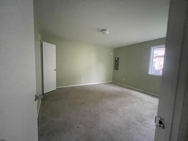 Building Photo - 2142 Rhododendron Ct